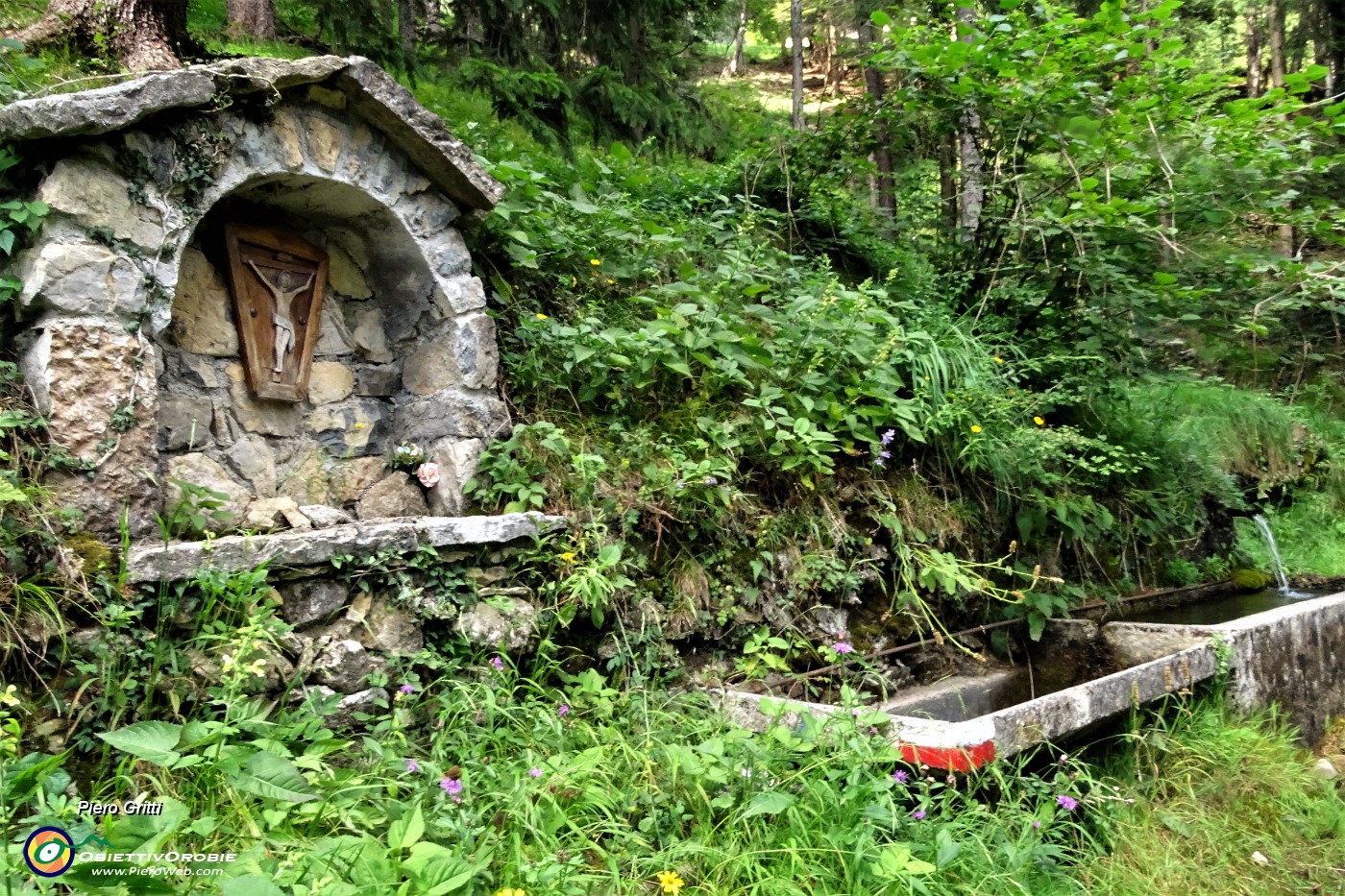 76 Fontana di Sambior con santella, acqua fresca e buona !.JPG